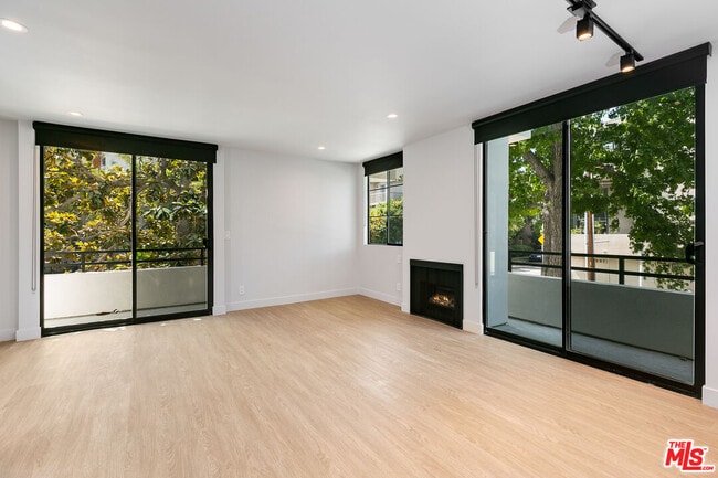 Foto del edificio - 3602 Dunn Dr