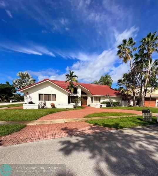 Foto principal - 10141 SW 3rd St