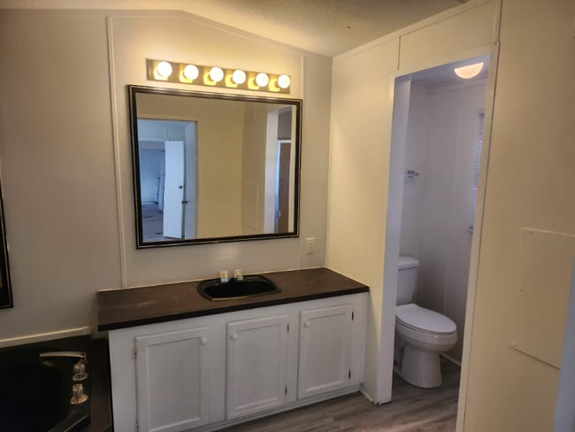 Foto del edificio - 1512 Orchard Farm Ln