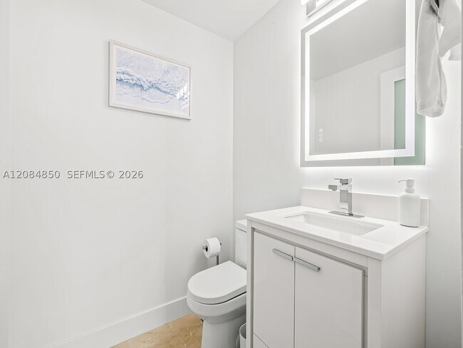 Foto del edificio - 6365 Collins Ave
