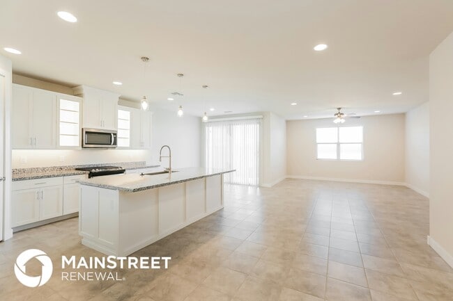 Building Photo - 8708 S 69th Dr