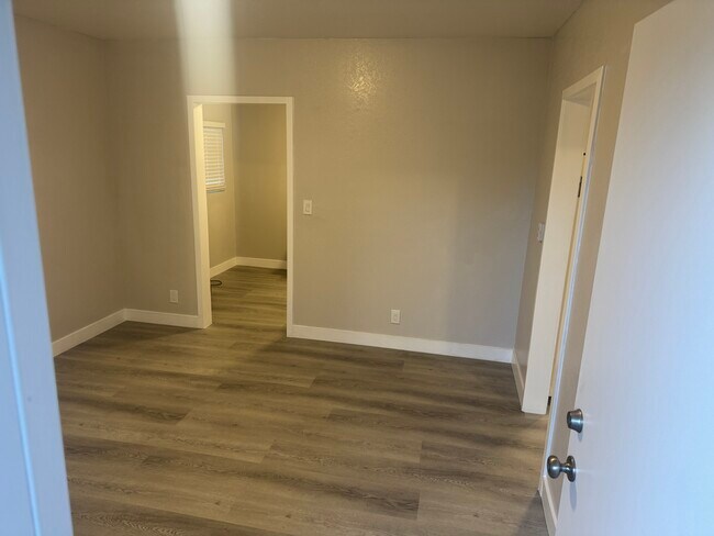 Foto del edificio - 3802 W 116th St