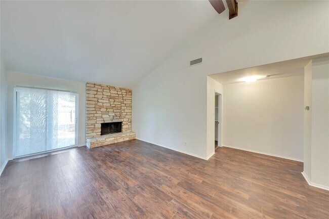 Foto del edificio - 5401 Brompton Cir