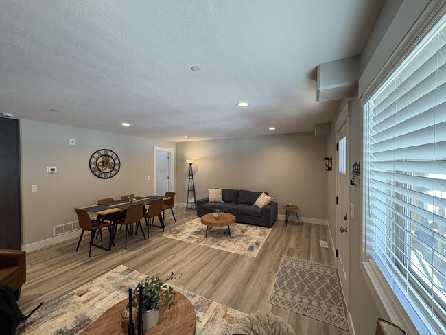 Living/Dining Room - 140 E Homestead Dr