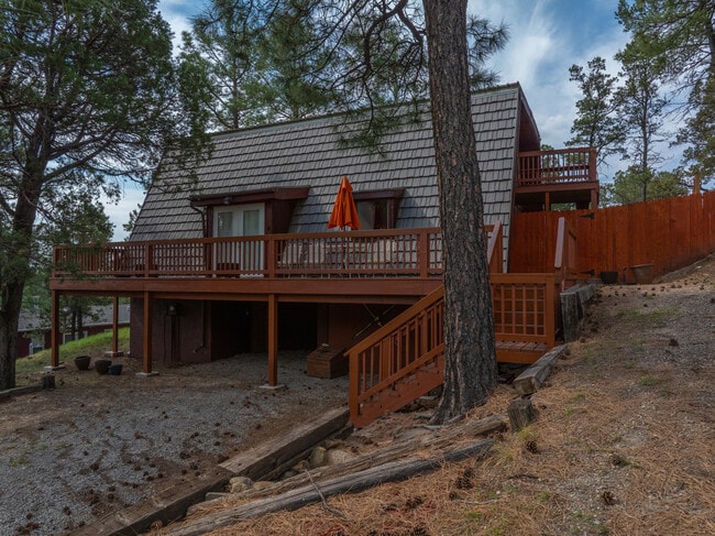 Building Photo - 104 Meadowood