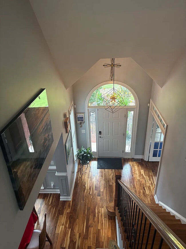 Building Photo - Room in House on Ridgemoor Dr