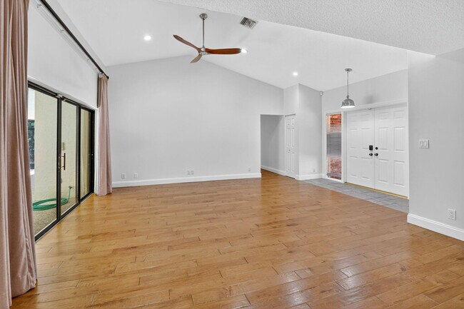 Foto del edificio - 3396 NW 23rd Ct