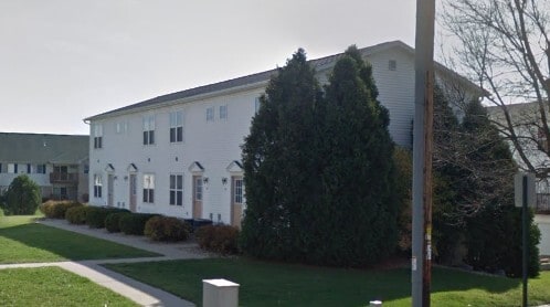 Outside of 4plex - Garage under around back - 854 Parkview Dr