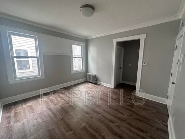 Foto del edificio - 100-102 Grand Ave #2R