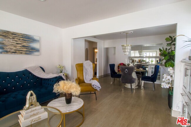 Foto del edificio - 2223 W 78th Pl