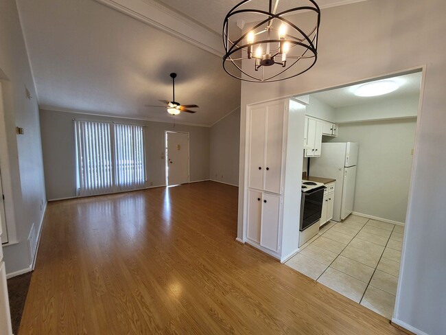 Building Photo - Cute 2 Bedroom 2 Bath Condo close to Medic...