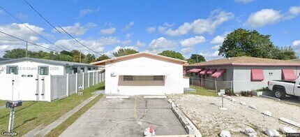 Building Photo - 504 NW 7th Ct