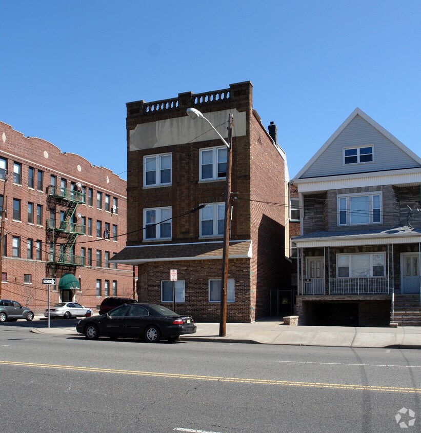 Building Photo - 456 Kennedy Blvd