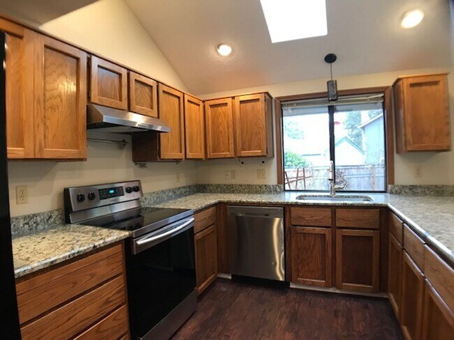 Building Photo - Beaverton Home Down The Street From Nike -...