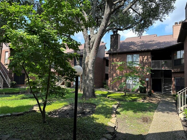 Foto del edificio - 3150 Walnut Bend Ln