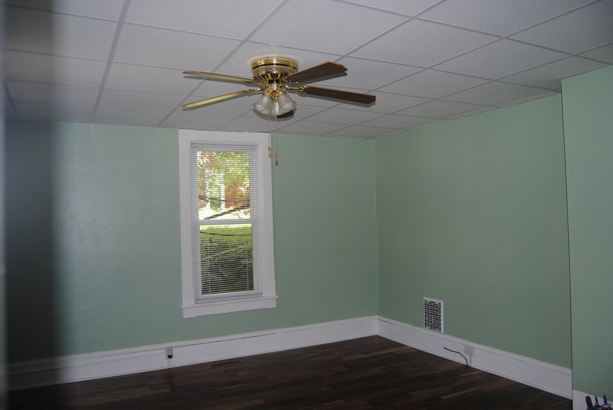 Primary Photo - 110 W Logan St