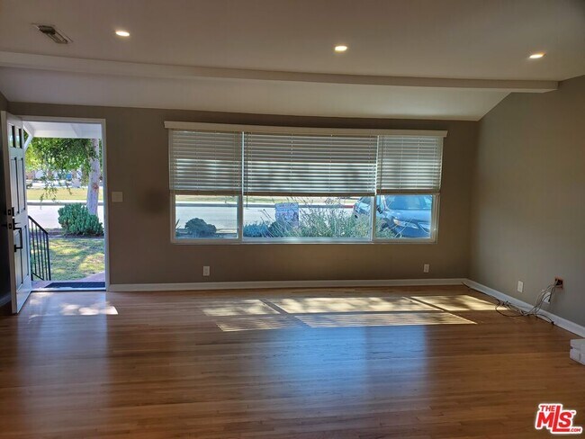 Foto del edificio - 11286 Hayter Ave