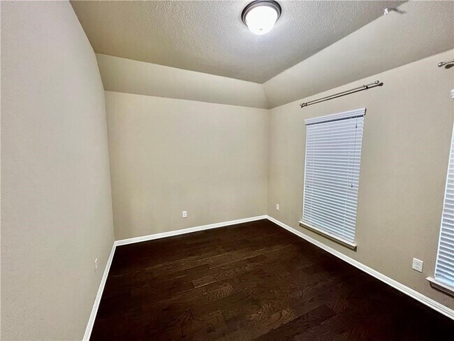 Foto del edificio - 429 Lewisville Ln