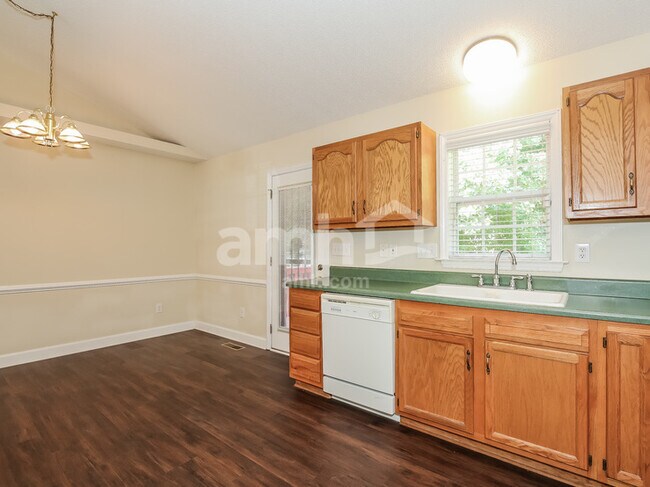 Foto del edificio - 1035 Falling Leaf Ln