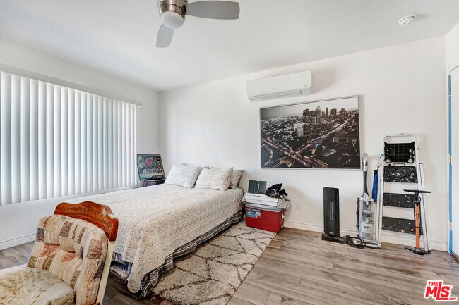 Foto del edificio - 1740 Hauser Blvd