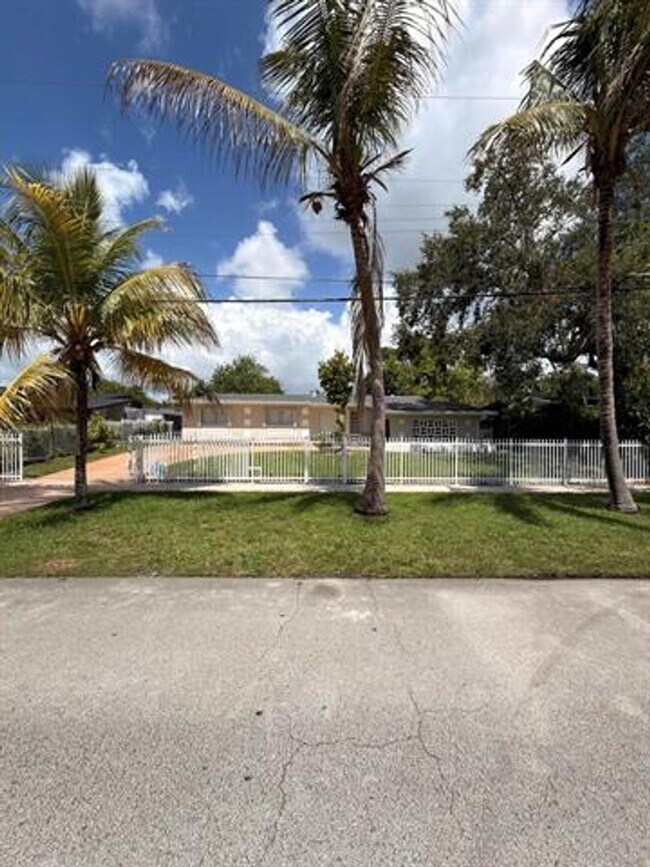Building Photo - 7500 SW 98th Ct