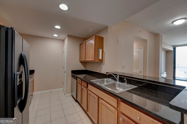 Building Photo - 3040 Peachtree Rd NW