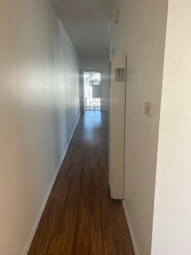 Building Photo - 428 W 76th St
