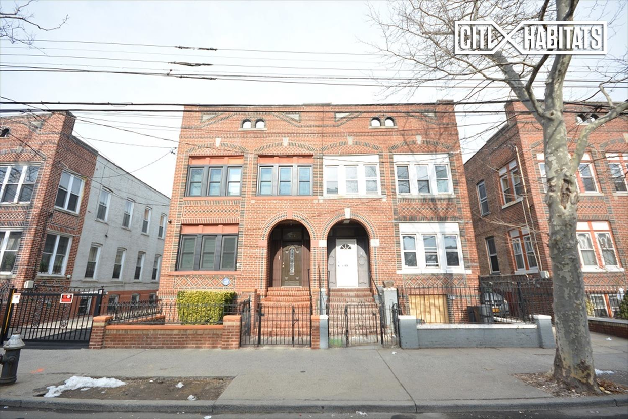 Primary Photo - 1055 Willmohr St