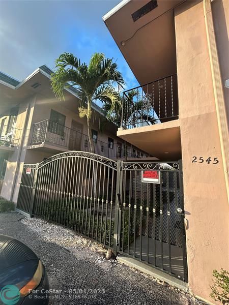 Foto del edificio - 2545 Taft St