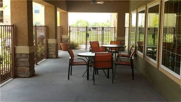 Foto del edificio - 698 N Stookey Rd