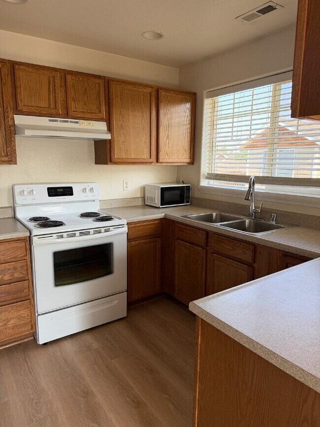 Foto del edificio - 825 Forest Glen #E