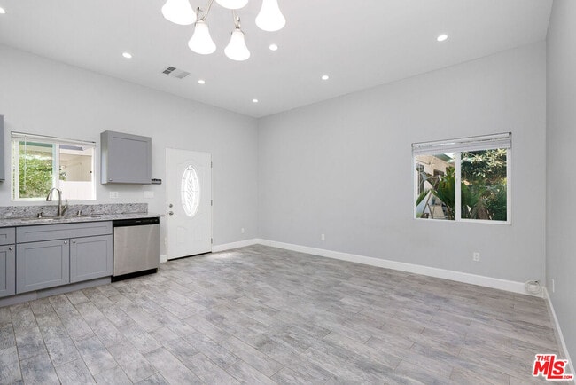 Foto del edificio - 19613 Haynes St