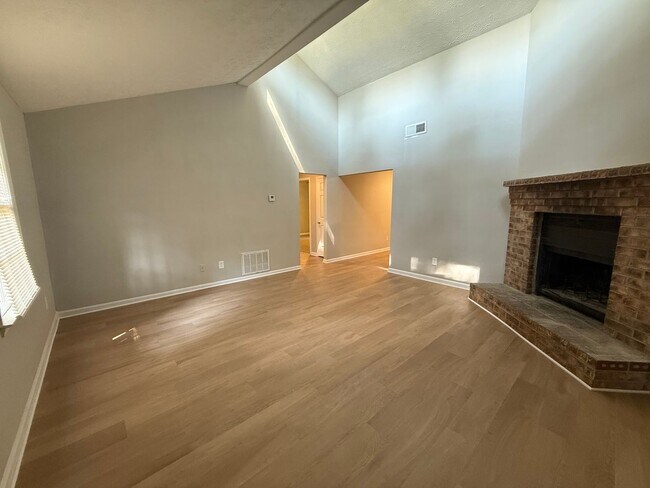 Foto del edificio - PRE - LEASING FOR AUGUST 11TH 2026!