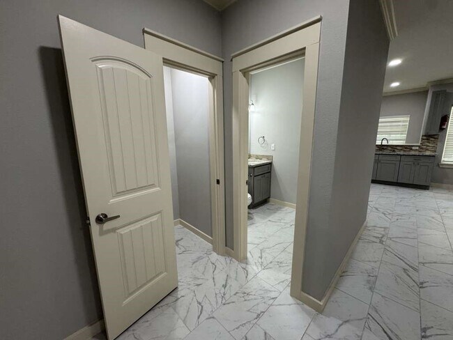 Foto del edificio - 5802 Twisted Pine Ct