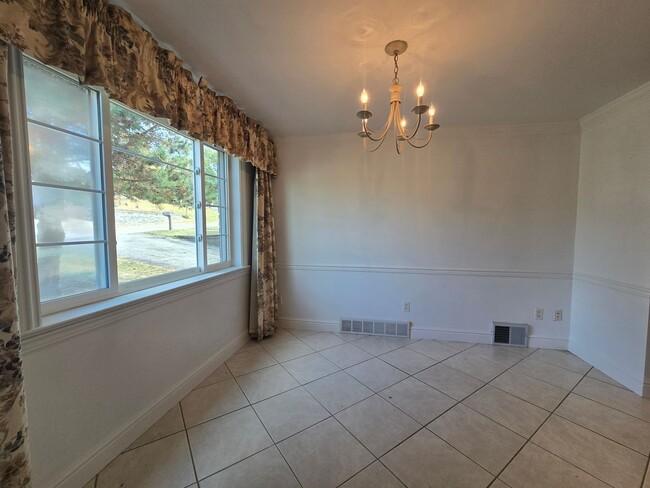 Building Photo - Beautifully Kept 2 Bedroom Home in Penn Hi...
