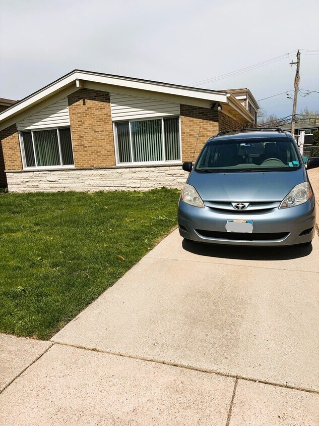 Foto del edificio - 5250 Jarvis Ave