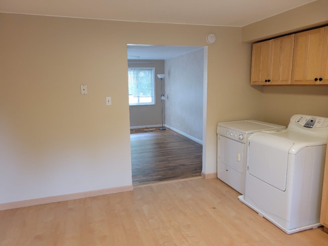 Building Photo - 2811 Tharp Dr