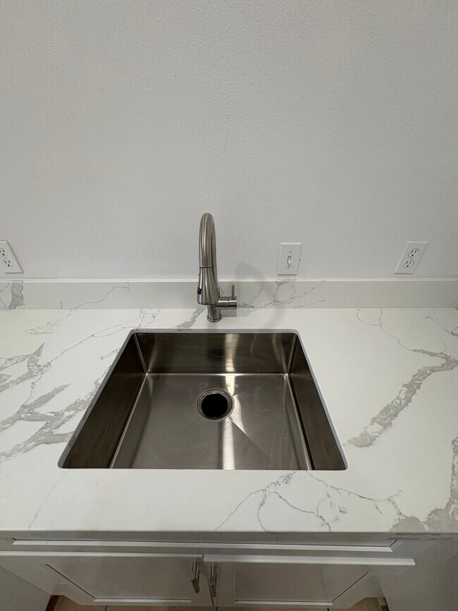Kitchen sink - 6446 Palm View Ave