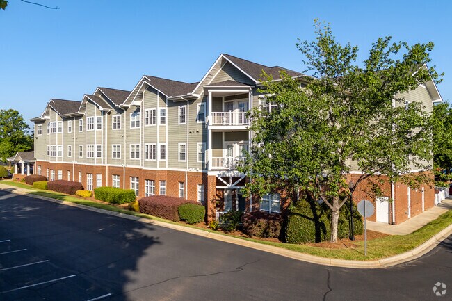 Foto del edificio - The Manor - 55+ Active Senior Community