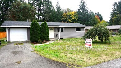 Building Photo - 2567 Madrona Dr SE