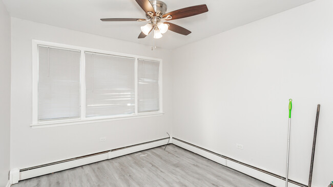 Building Photo - 5940 S Kilbourn Ave