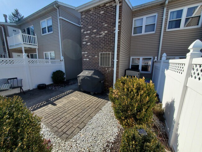 Foto del edificio - 2900 State Hill Rd