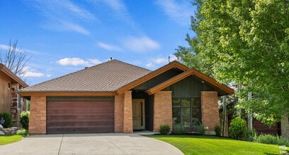 Building Photo - 4859 Eagle Ridge Dr