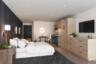 Residences at Solomon Pond - Furnished photo'