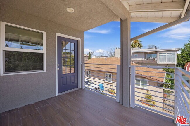 Foto del edificio - 340 N La Fayette Park Pl