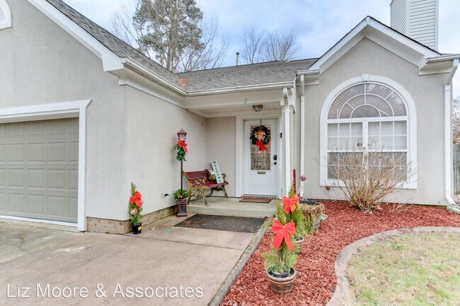 Building Photo - 3 br, 2.5 bath House - 2 East Spur Court