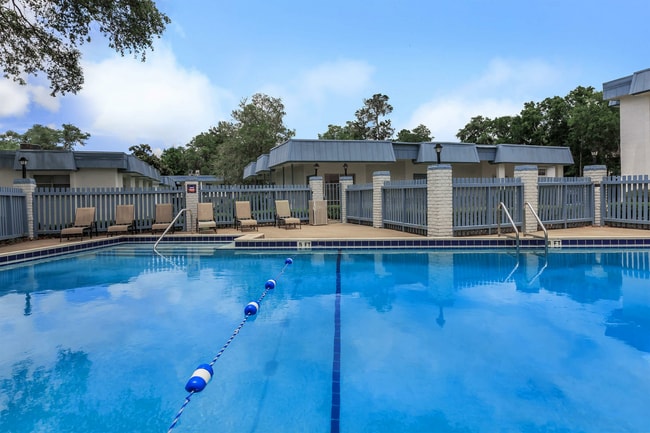 Building Photo - Rolling Hills Apartments