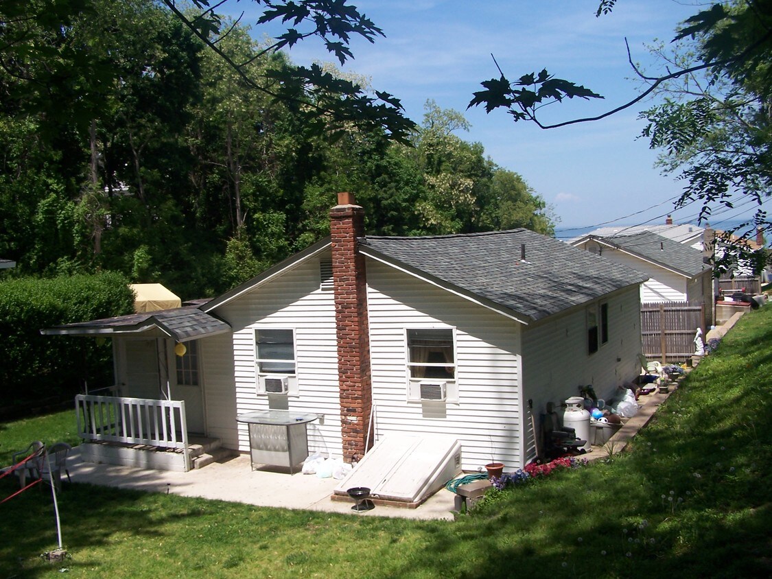 Foto principal - 188 Hallock Landing Rd