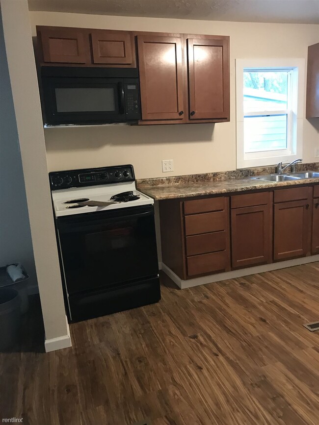 Building Photo - 3 br, 2 bath Apartment - 915 N 9th St.