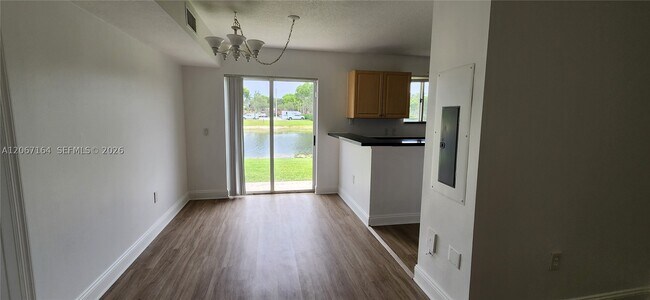 Foto del edificio - 3478 Briar Bay Blvd